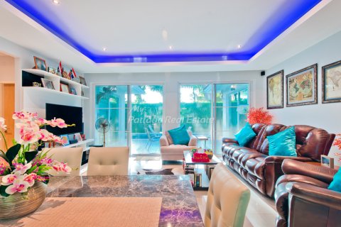 Casa de 3 dormitorios en Bang Lamung, Tailandia № 202277 - foto 10
