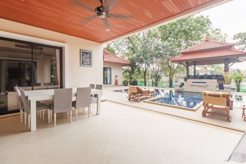 Casa de 5 dormitorios en Bang Tao, Tailandia № 202275 - foto 18