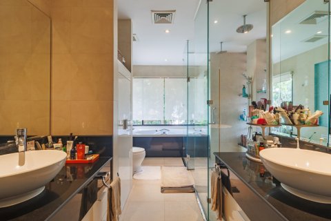 Casa de 5 dormitorios en Bang Tao, Tailandia № 202275 - foto 30
