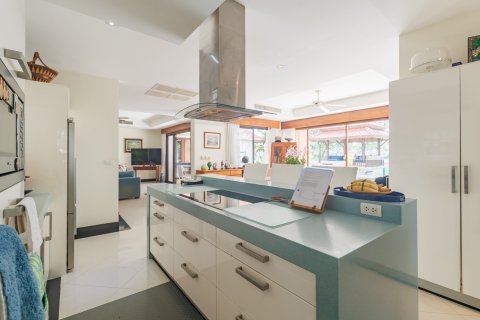 Casa de 5 dormitorios en Bang Tao, Tailandia № 202275 - foto 9