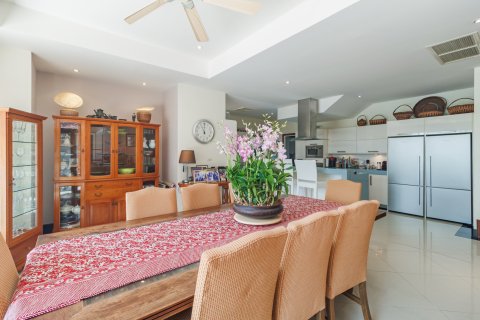 Casa de 5 dormitorios en Bang Tao, Tailandia № 202275 - foto 7