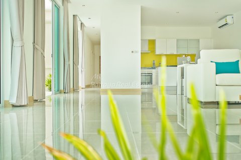 Casa de 3 dormitorios en Bang Lamung, Tailandia № 202276 - foto 12