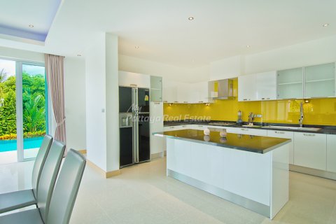 Casa de 3 dormitorios en Bang Lamung, Tailandia № 202276 - foto 13