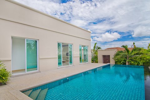 Casa de 3 dormitorios en Bang Lamung, Tailandia № 202276 - foto 2