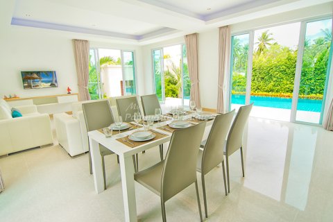Casa de 3 dormitorios en Bang Lamung, Tailandia № 202276 - foto 15