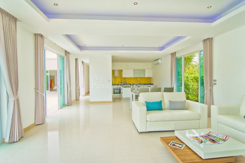 Casa de 3 dormitorios en Bang Lamung, Tailandia № 202276 - foto 11