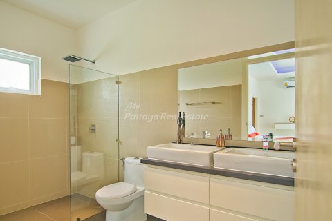 Casa de 3 dormitorios en Bang Lamung, Tailandia № 202276 - foto 20
