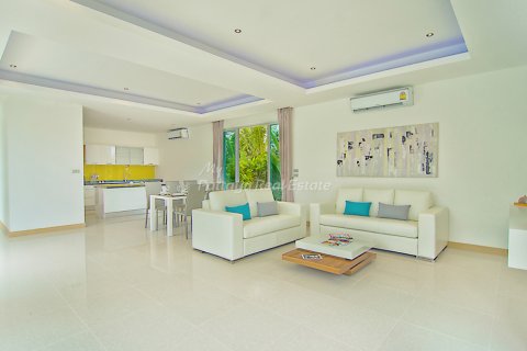 Casa de 3 dormitorios en Bang Lamung, Tailandia № 202276 - foto 8