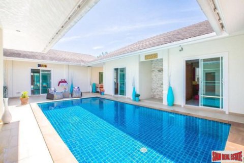 Chalet de 4 dormitorios en Chalong, Tailandia № 202676 - foto 5