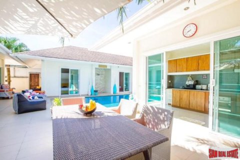 Chalet de 4 dormitorios en Chalong, Tailandia № 202676 - foto 4