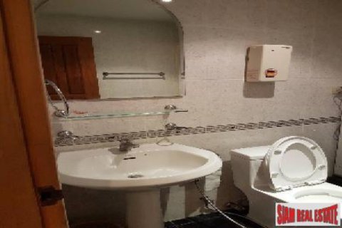 Apartamento de 2 dormitorios en Bangkok, Tailandia № 202679 - foto 3