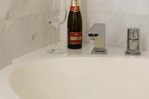 Condominio de 3 dormitorios en Bangkok, Tailandia № 180444 - foto 17