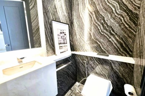 Condominio de 3 dormitorios en Bangkok, Tailandia № 180444 - foto 19