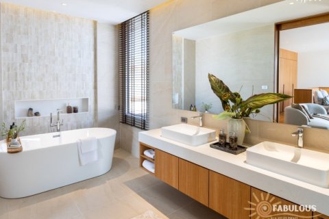Chalet de 4 dormitorios en Bang Tao, Tailandia № 179228 - foto 8