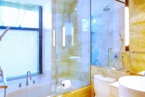 Condo in Bangkok, Thailand, 2 bedrooms № 119026 - photo 10