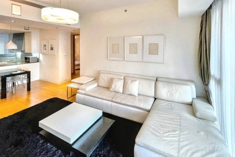 Condo in Bangkok, Thailand, 2 bedrooms № 119026 - photo 3