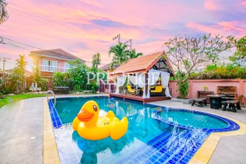 Casa de 5 dormitorios en Pattaya, Tailandia № 198648