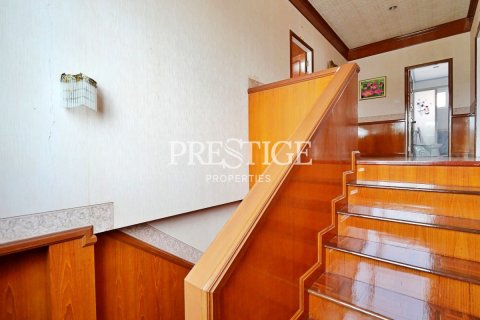 House in Pattaya, Thailand 5 bedrooms № 198645 - photo 11