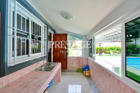 House in Pattaya, Thailand 5 bedrooms № 198645 - photo 9