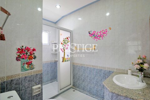 House in Pattaya, Thailand 5 bedrooms № 198645 - photo 15