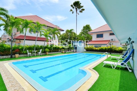 House in Pattaya, Thailand 5 bedrooms № 198645 - photo 27