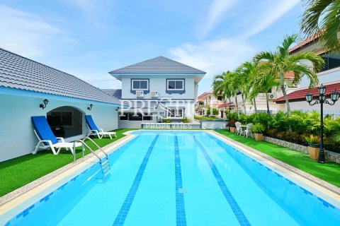 House in Pattaya, Thailand 5 bedrooms № 198645 - photo 26