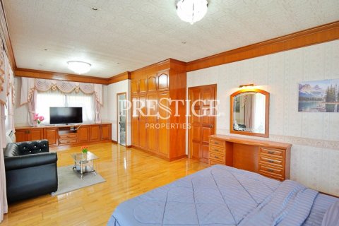 House in Pattaya, Thailand 5 bedrooms № 198645 - photo 14