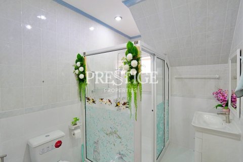 House in Pattaya, Thailand 5 bedrooms № 198645 - photo 10