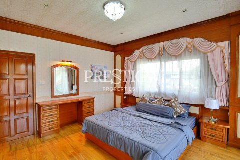 House in Pattaya, Thailand 5 bedrooms № 198645 - photo 13