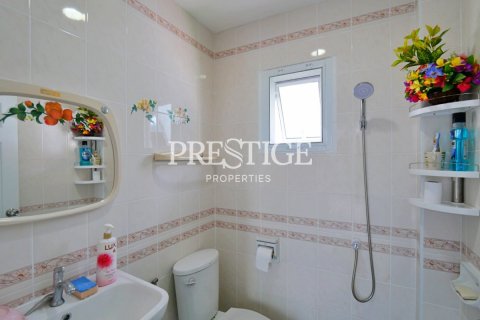 House in Pattaya, Thailand 5 bedrooms № 198645 - photo 25