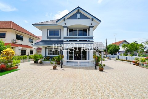 Casa de 5 dormitorios en Pattaya, Tailandia № 198645