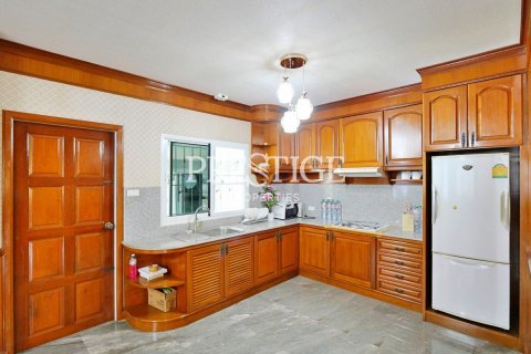 House in Pattaya, Thailand 5 bedrooms № 198645 - photo 7