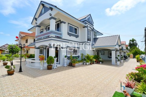 House in Pattaya, Thailand 5 bedrooms № 198645 - photo 29