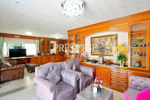 House in Pattaya, Thailand 5 bedrooms № 198645 - photo 2