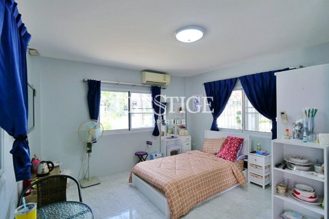 House in Pattaya, Thailand 5 bedrooms № 198645 - photo 24