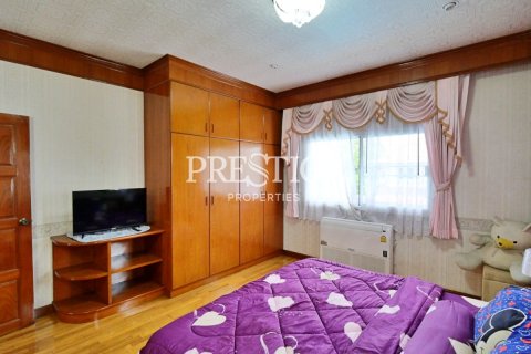 House in Pattaya, Thailand 5 bedrooms № 198645 - photo 17