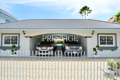 House in Pattaya, Thailand 5 bedrooms № 198645 - photo 21