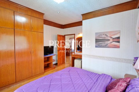 House in Pattaya, Thailand 5 bedrooms № 198645 - photo 20