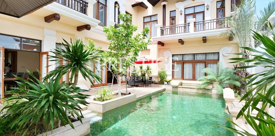 Casa de 4 dormitorios en Pattaya, Tailandia № 198642