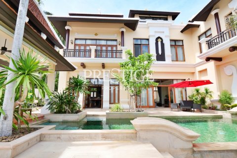 Casa de 4 dormitorios en Pattaya, Tailandia № 198642 - foto 20