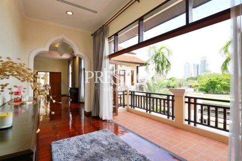 Casa de 4 dormitorios en Pattaya, Tailandia № 198642 - foto 10