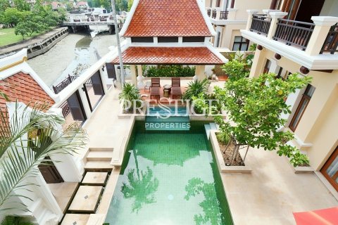 Casa de 4 dormitorios en Pattaya, Tailandia № 198642 - foto 22