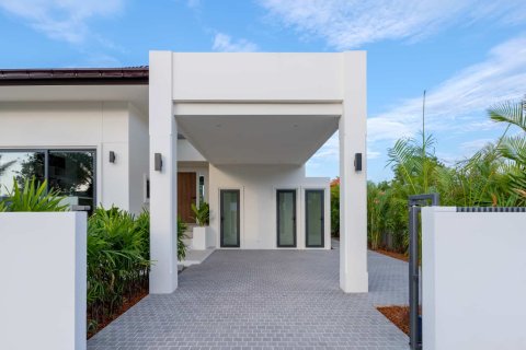 Chalet de 2 dormitorios en Hua Hin, Tailandia № 166608 - foto 3