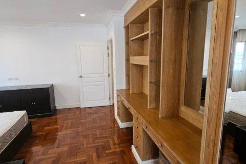 Condominio de 3 dormitorios en Watthana, Bangkok, Tailandia № 205310 - foto 20