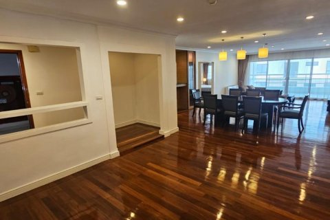 Condominio de 3 dormitorios en Watthana, Bangkok, Tailandia № 205310 - foto 3