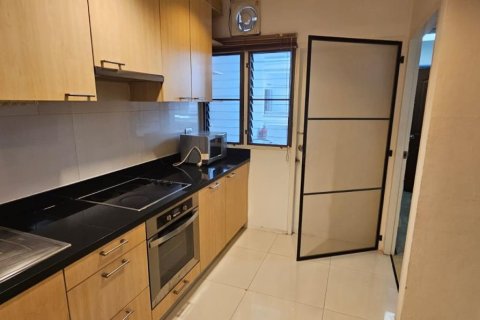 Condominio de 3 dormitorios en Watthana, Bangkok, Tailandia № 205310 - foto 15