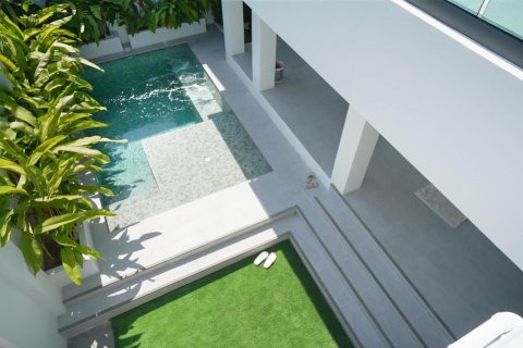 Casa de 5 dormitorios en Pattaya, Tailandia № 157717 - foto 9