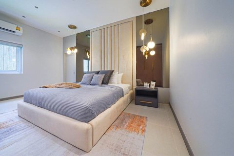 Casa de 5 dormitorios en Pattaya, Tailandia № 157717 - foto 8