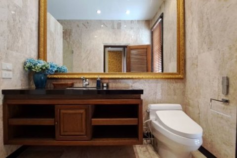 Casa de 5 dormitorios en Pattaya, Tailandia № 157715 - foto 5