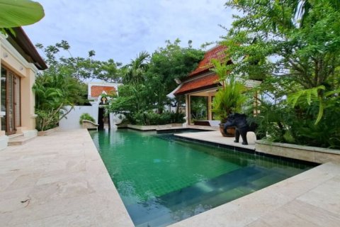Casa de 5 dormitorios en Pattaya, Tailandia № 157715 - foto 13